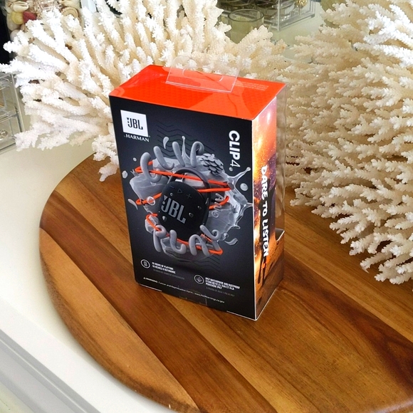 JBL clip 4 - NEW IN BOX - NWT! NEVER used. Great deal!!! All black 🖤 - Picture 5 of 9